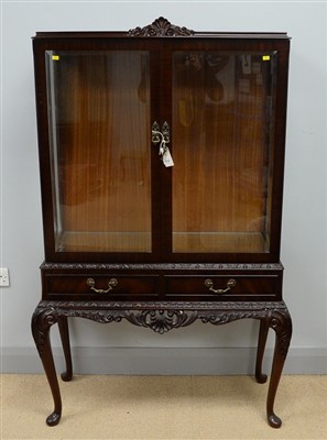 Lot 514 - Display case
