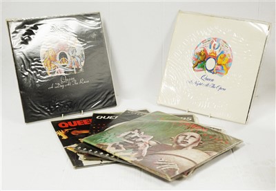 Lot 352 - Queen records
