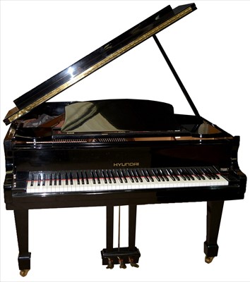 Lot 1002 - An Hyundai Model G-80A baby grand piano.
