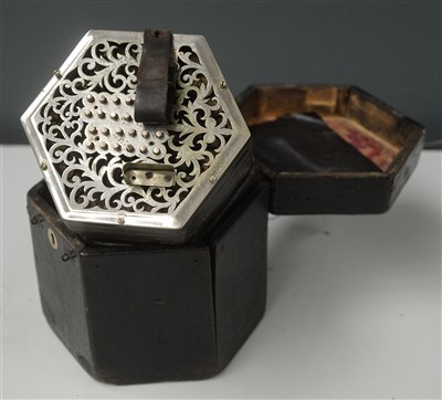 Lot 87 - English system concertina