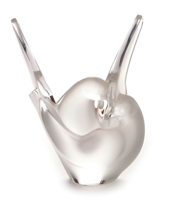 Lot 630 - Lalique Sylvie dove vase