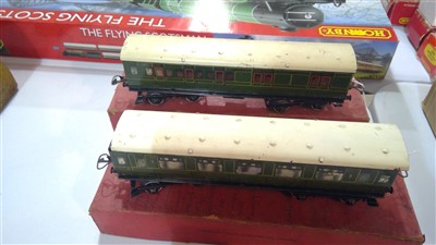 Lot 1417 - 0-gauge locomotive and tender; and two corridor coaches.