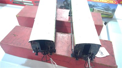 Lot 1417 - 0-gauge locomotive and tender; and two corridor coaches.