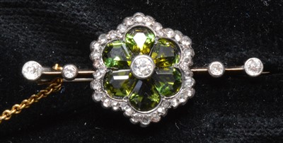 Lot 117 - Edwardian brooch