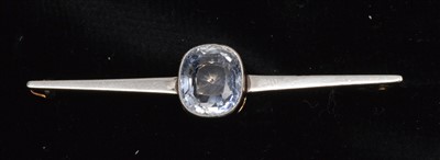Lot 93 - Sapphire bar brooch