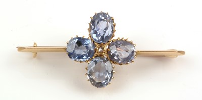 Lot 108 - Sapphire brooch