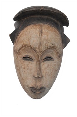 Lot 1543 - Fang mask