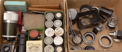 Lot 1437 - Miscellaneous Leica-made and Leica-compatible photographic accessories.