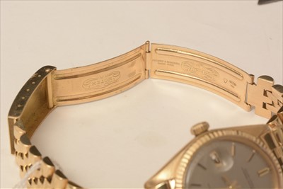 Lot 32 - Rolex Datejust: 18ct yellow gold datejust