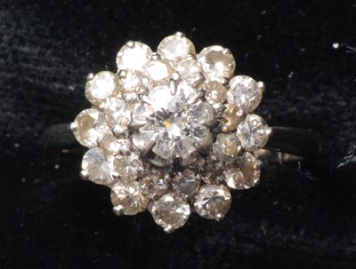 Lot 200 - Diamond cluster ring