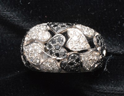 Lot 202 - Diamond dress ring