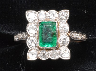 Lot 64 - Emerald and diamond ring