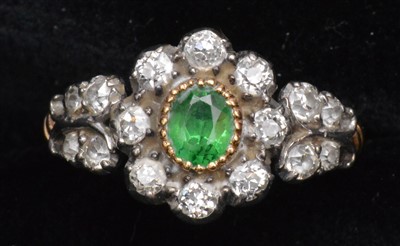 Lot 105 - Tsavoriate garnet and diamond ring
