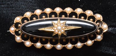 Lot 110 - Victorian brooch