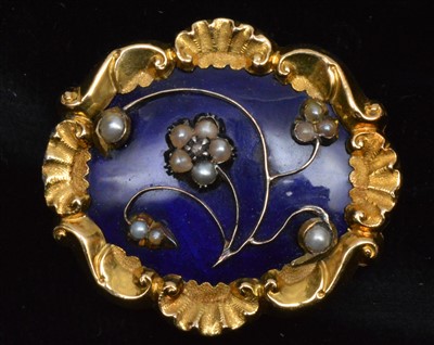 Lot 111 - Victorian brooch