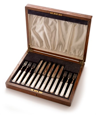 Lot 258 - Fruit knives and forks