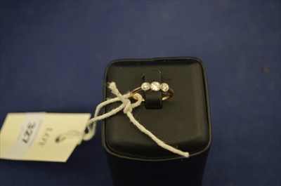 Lot 327 - Three stone diamond ring