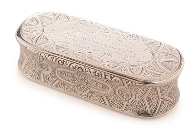 Lot 325 - Silver snuff box