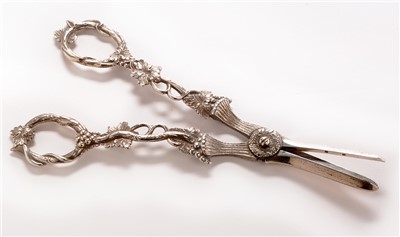 Lot 326 - Silver grape scissors