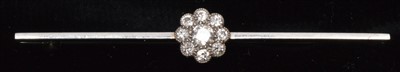 Lot 122 - Diamond bar brooch