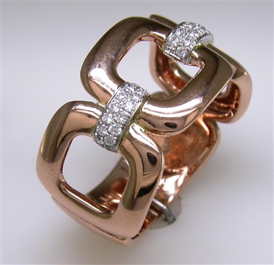 Lot 181 - Diamond and 18ct yellow gold dress ring