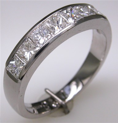 Lot 187 - Diamond half hoop ring