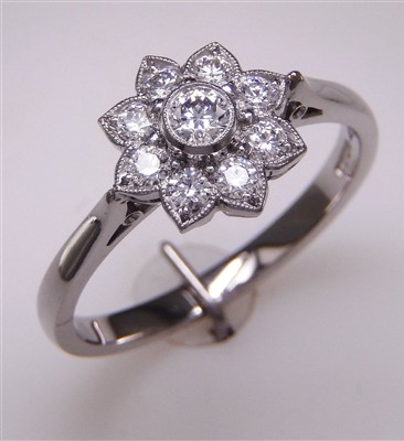 Lot 219 - Diamond cluster ring