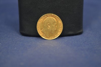 Lot 370 - Half sovereign