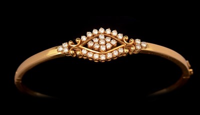 Lot 240 - Diamond bangle