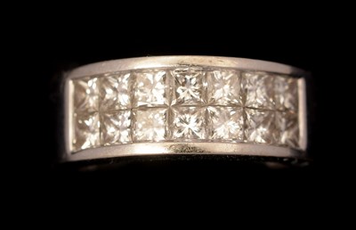 Lot 242 - Diamond ring