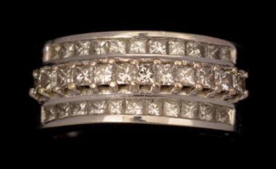 Lot 244 - Diamond ring