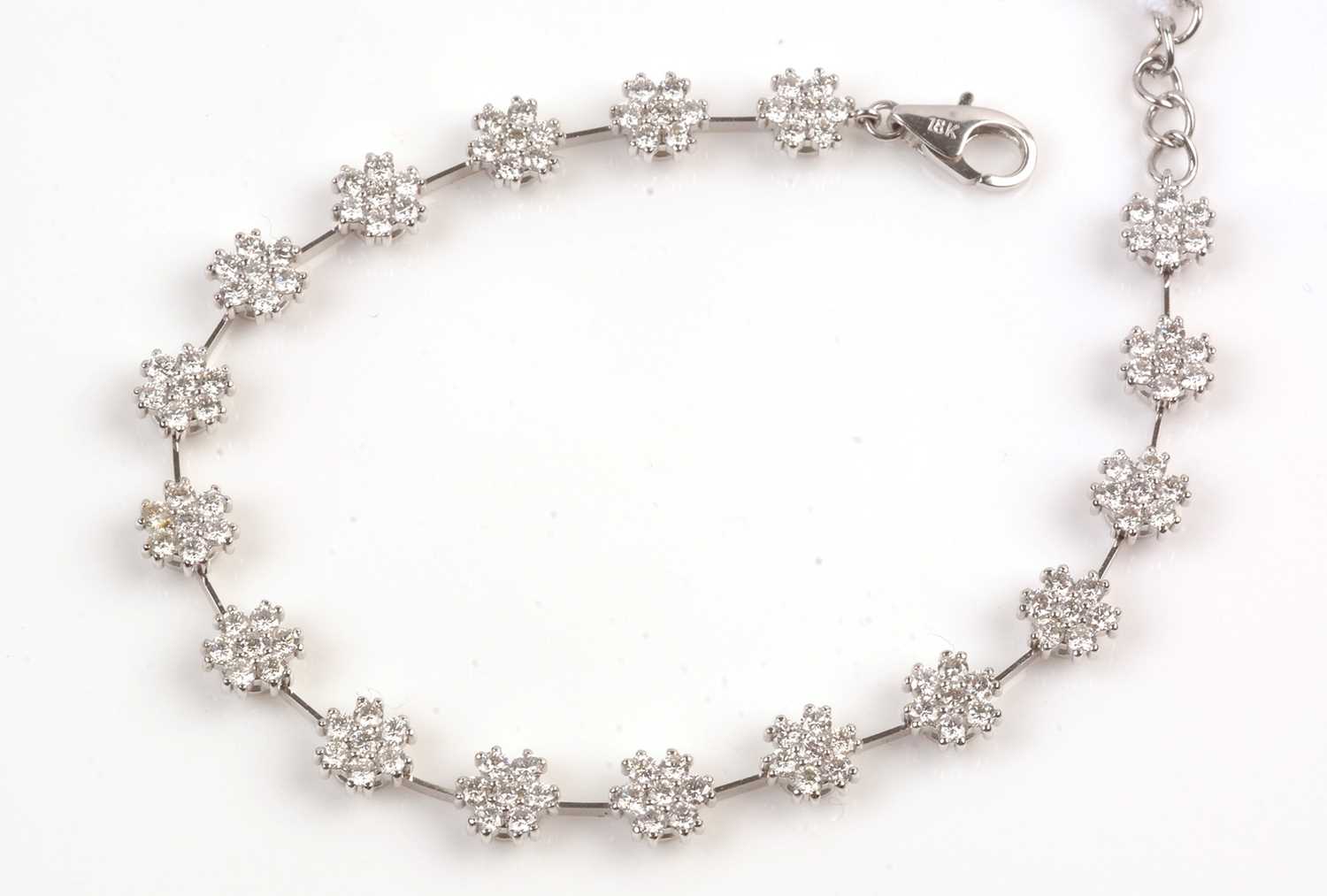 Lot 82 - Diamond bracelet