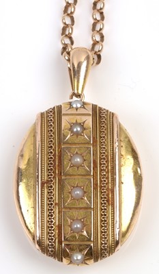 Lot 185 - Victorian necklace on chain
