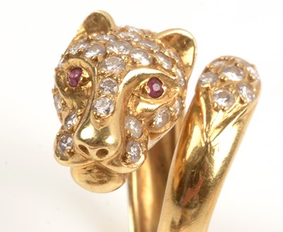 Lot 102 - Diamond lion pattern ring