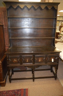 Lot 800 - Dresser