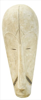 Lot 1553 - Fang mask