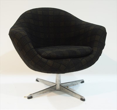 Lot 946 - Swivel chair.