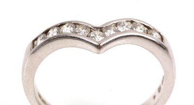 Lot 74 - Diamond ring