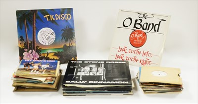 Lot 259 - Mixed singles