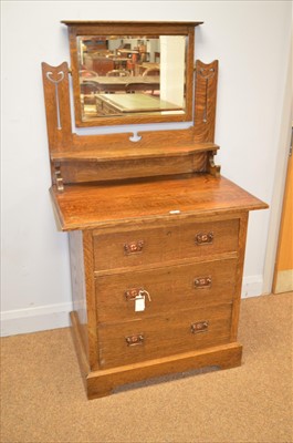 Lot 423 - Dressing chest