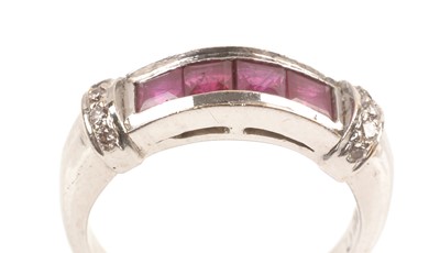 Lot 136 - Ruby and diamond ring