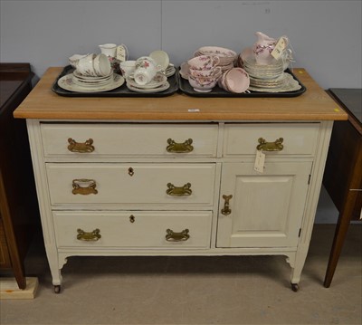 Lot 292 - Washstand