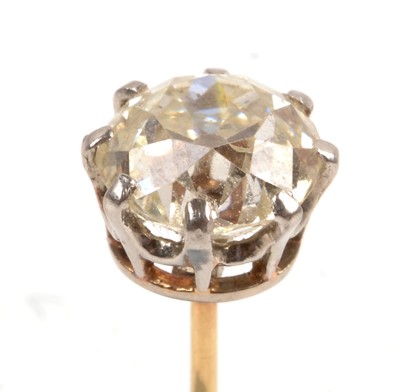 Lot 121 - Diamond stud