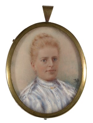 Lot 134 - V* D* - miniature.