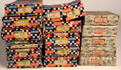 Lot 333 - Scalextric track and other items
