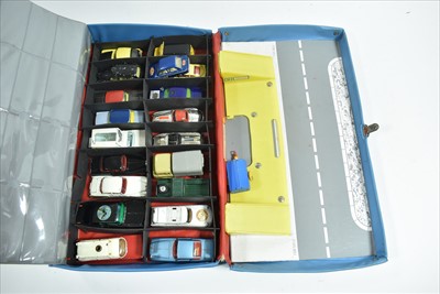 Lot 207 - Corgi Tourist portable service station and contents