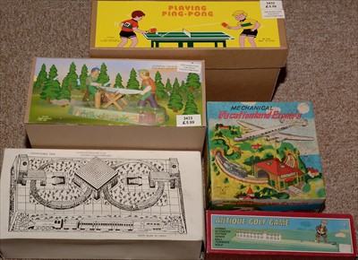 Lot 286 - Tinplate toys