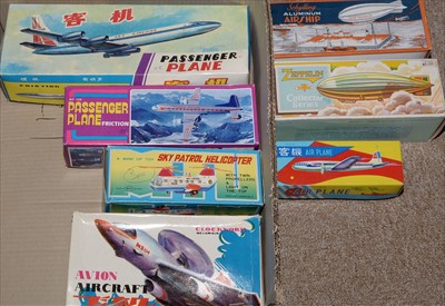 Lot 288 - Tinplate toys