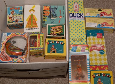 Lot 291 - Tinplate toys