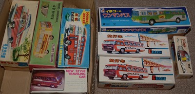 Lot 292 - Tinplate toys